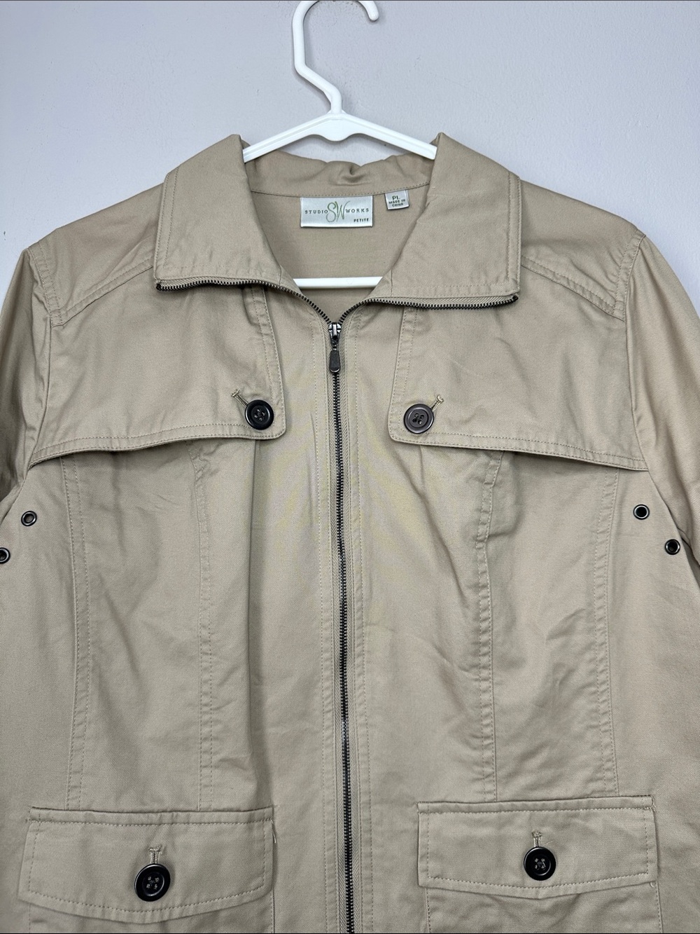 Lightweight Beige Utility Jacket - Picture 2 of 7